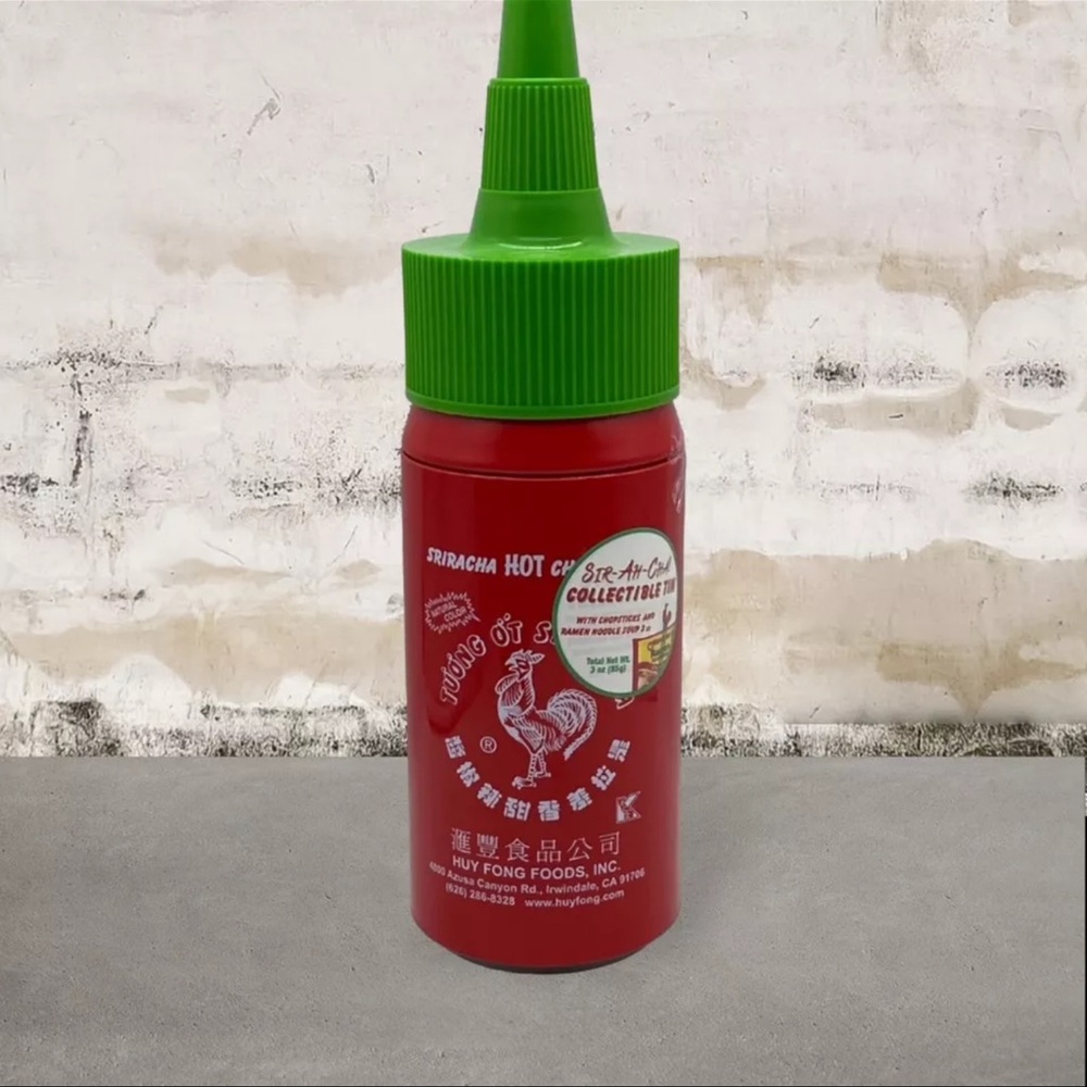 Siracha “Keep It Spicy” Large 14.5 “ Collectible Tin with Chopsticks & Ramen NWT